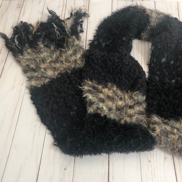NWT Cejon Faux Feather Fringe Black Scarf - Picture 8 of 10